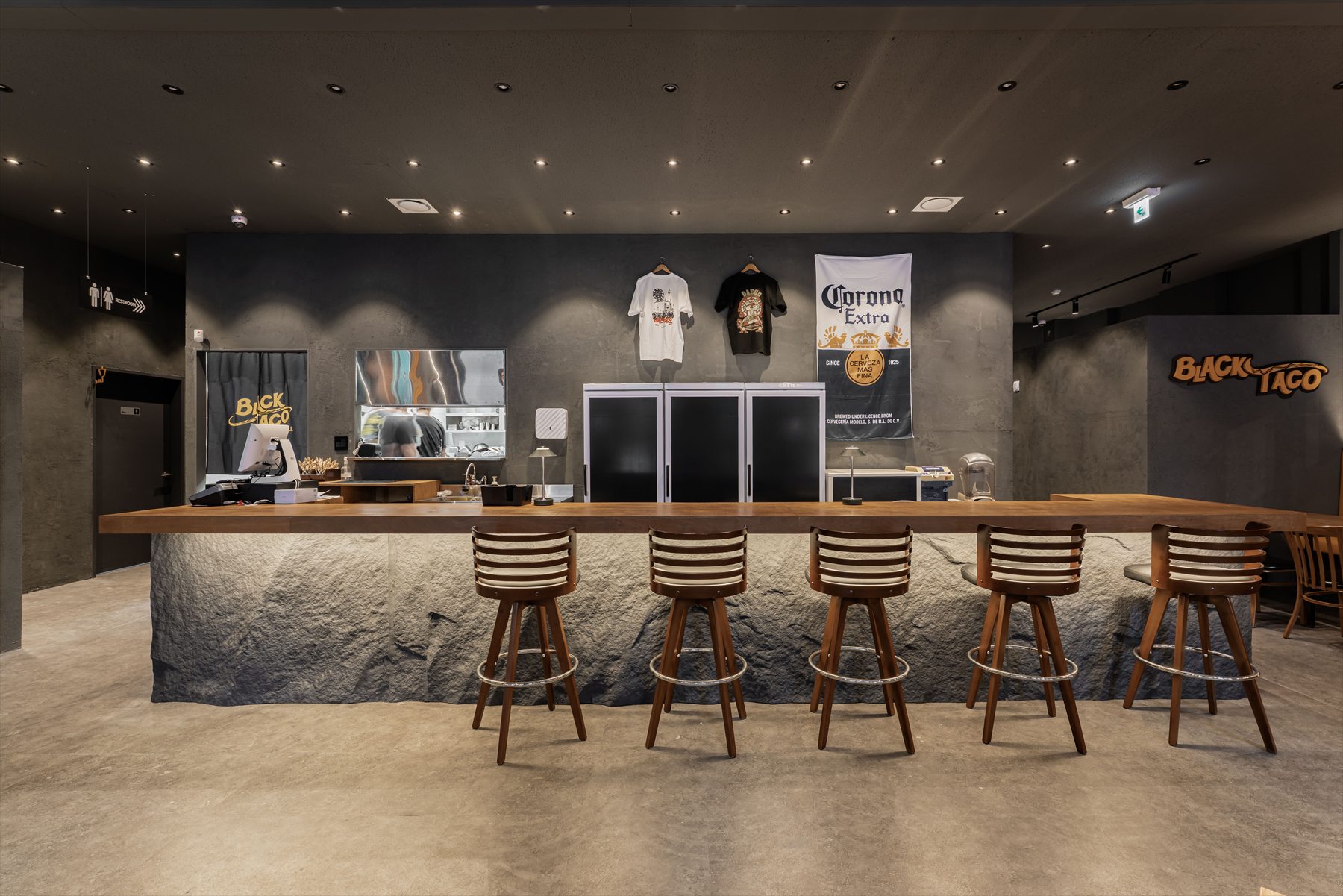 Bar and counter at the Beomeo Store