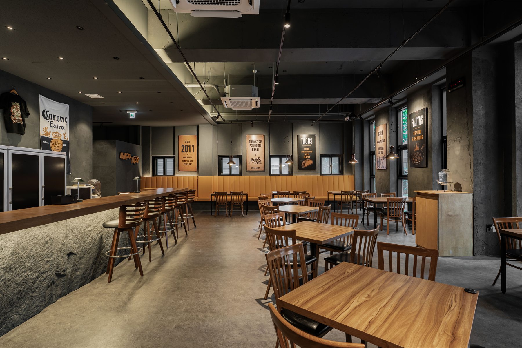 Interior of Black Taco & Grill Beomeo Store